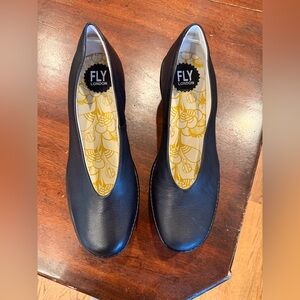 Fly London Women's Wedge Flat Black Mousse